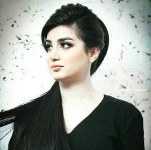 Meet your Posher, Dina